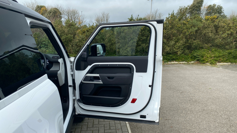 Land Rover Defender 3.0 D250 X-Dynamic SE 90 3dr Auto Diesel Estate